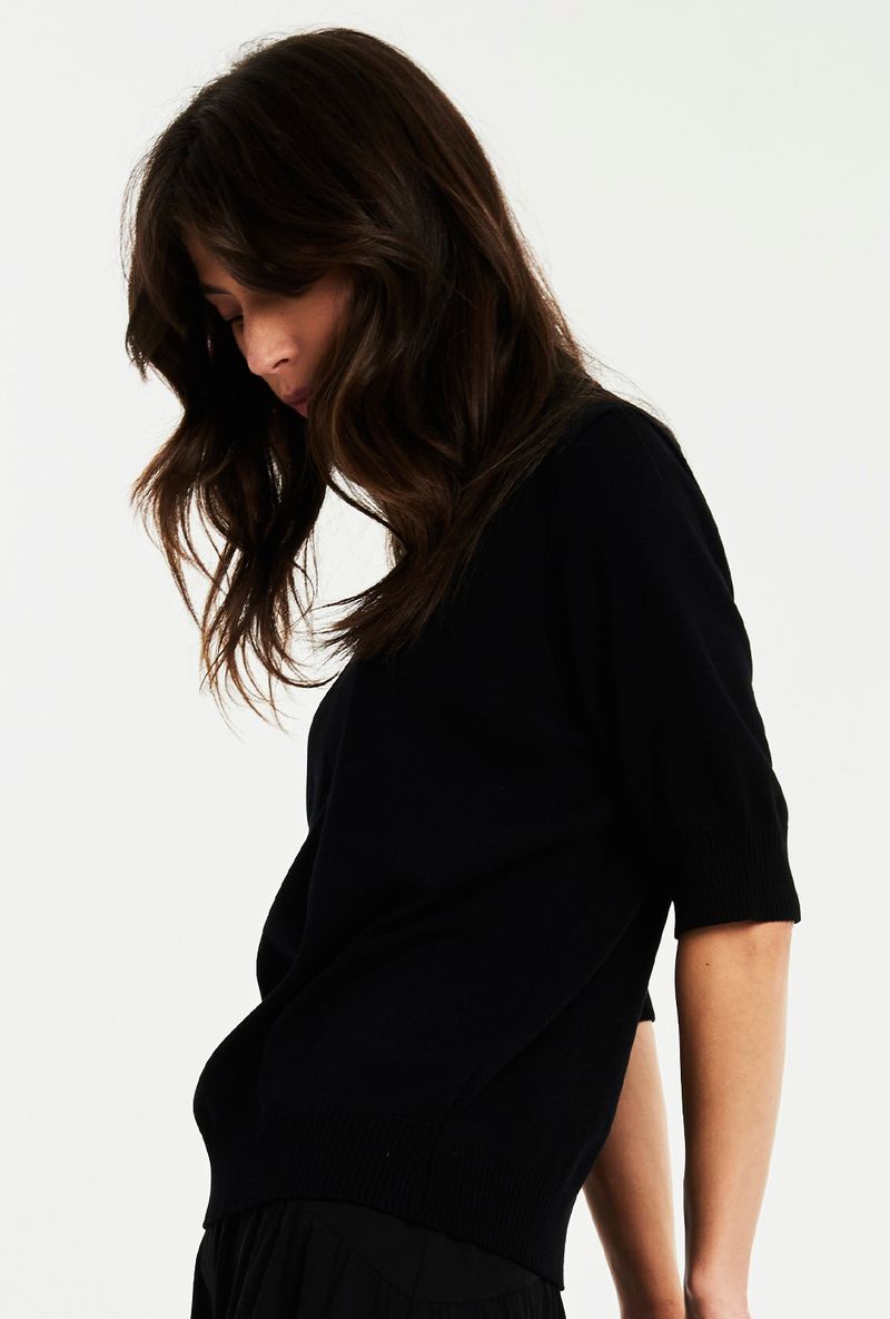 blusa-daroca-preto-lateral