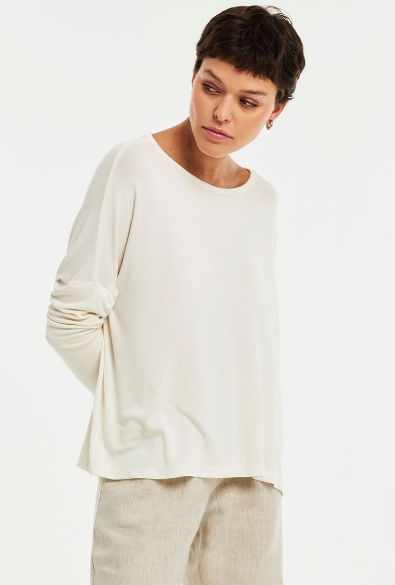 blusa-ampla-de-malha-off-frente