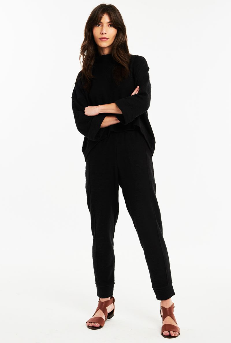 calca-preto-moletom-easy-chic-frente