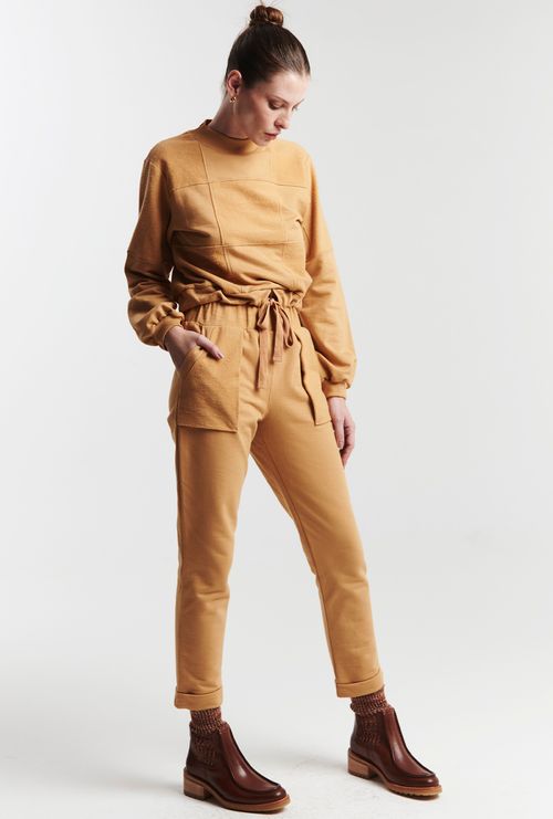 Calça com Bolso Sobreposto Varna Caramelo