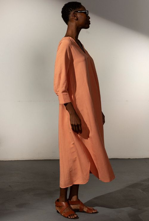 Vestido Campeche Decote V Manga Longa Viscose e Linho Salmão