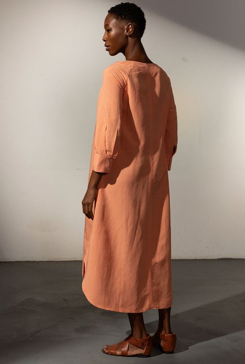 Vestido Campeche Decote V Manga Longa Viscose e Linho Salmão