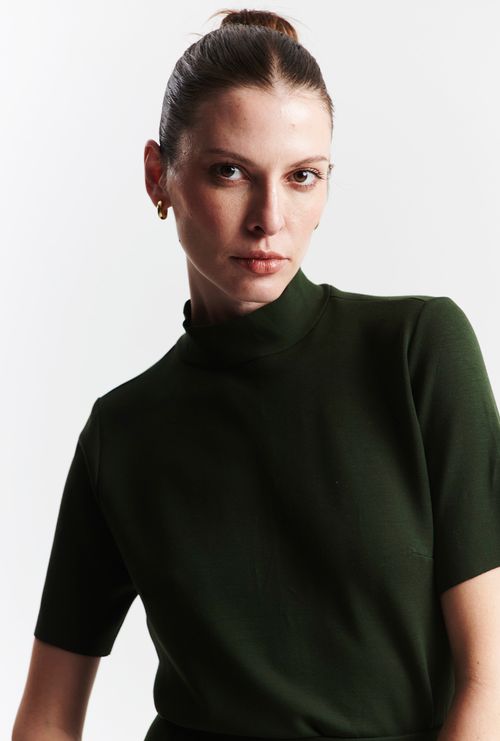 Blusa bolama gola alta verde militar