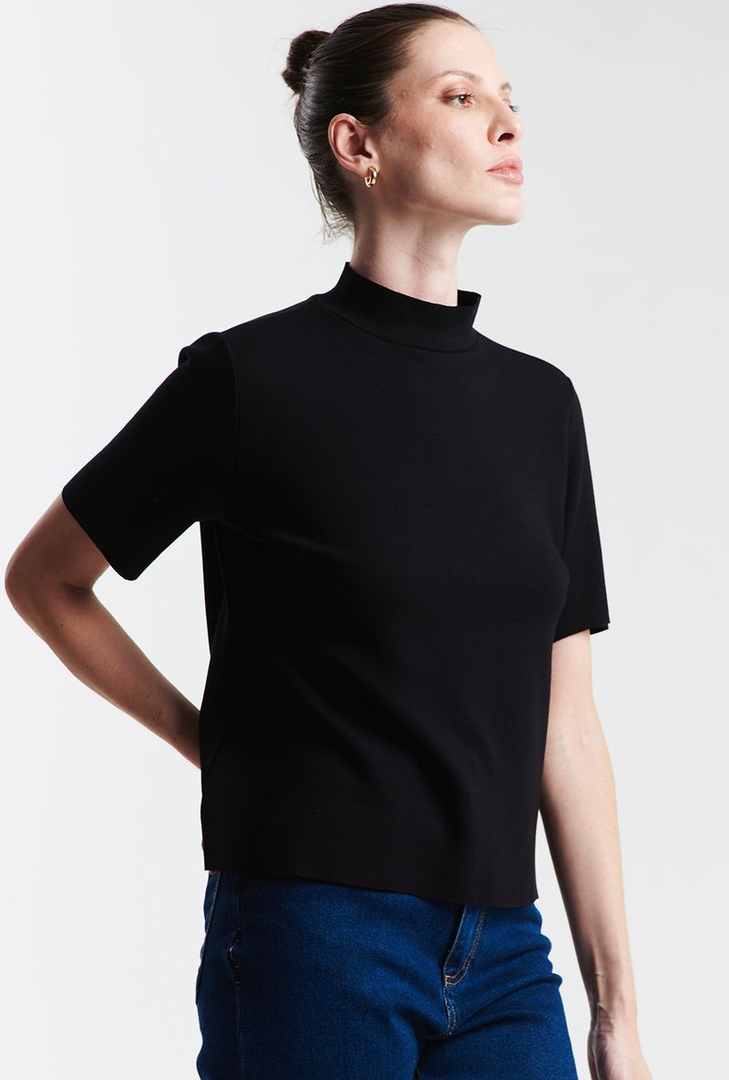 blusa-malha-estruturada-gola-alta-preto-lateral