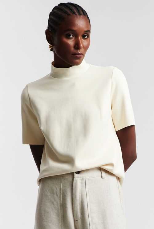 Blusa bolama gola alta vanila