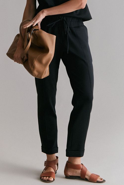 Calça Moudania em Lyocell Carrot Preto