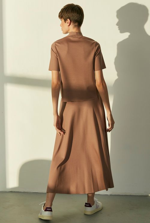 Blusa Bolama Gola Alta Avelã