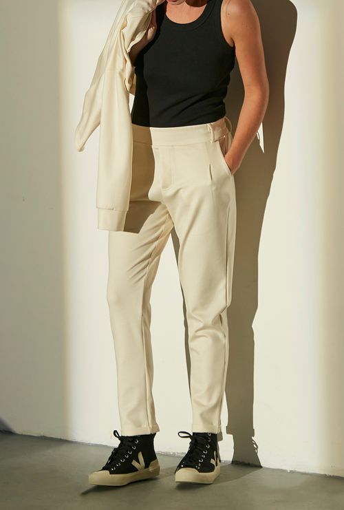 Calça navarro alfaiataria malha em Lyocell vanila