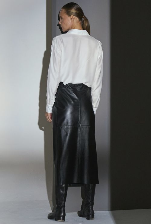 Saia de Couro Benin Preta