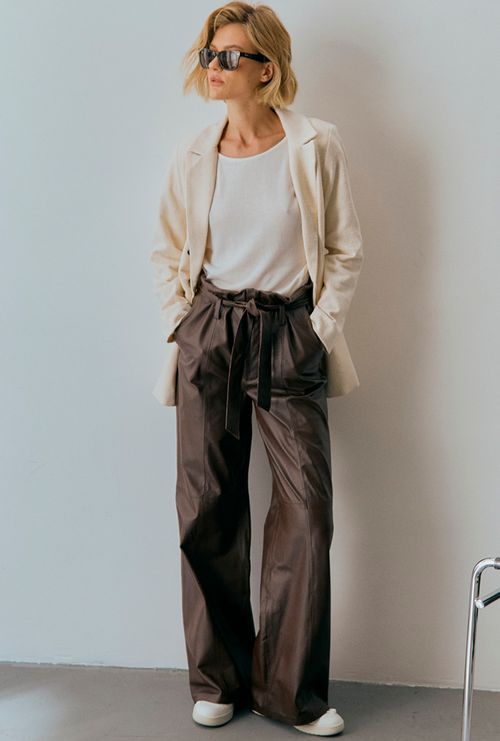 Calça Couro Pantalona Lindi Marrom