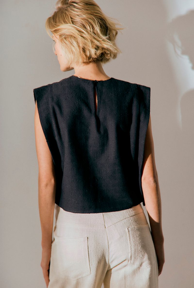 Blusa-Bikar---preta---costas