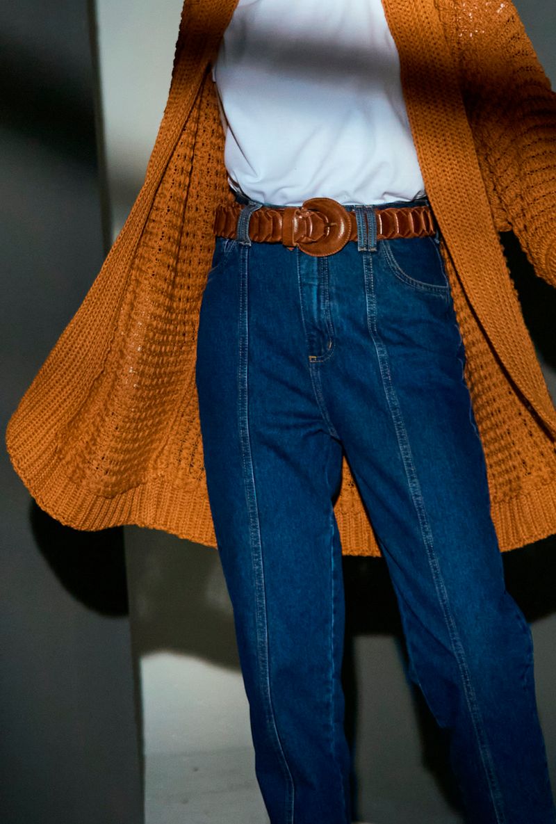 Cardigan-Bibak---caramelo---movimento