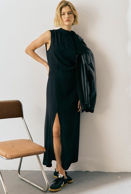 Vestido Midi com Fenda Vesúvio Preto