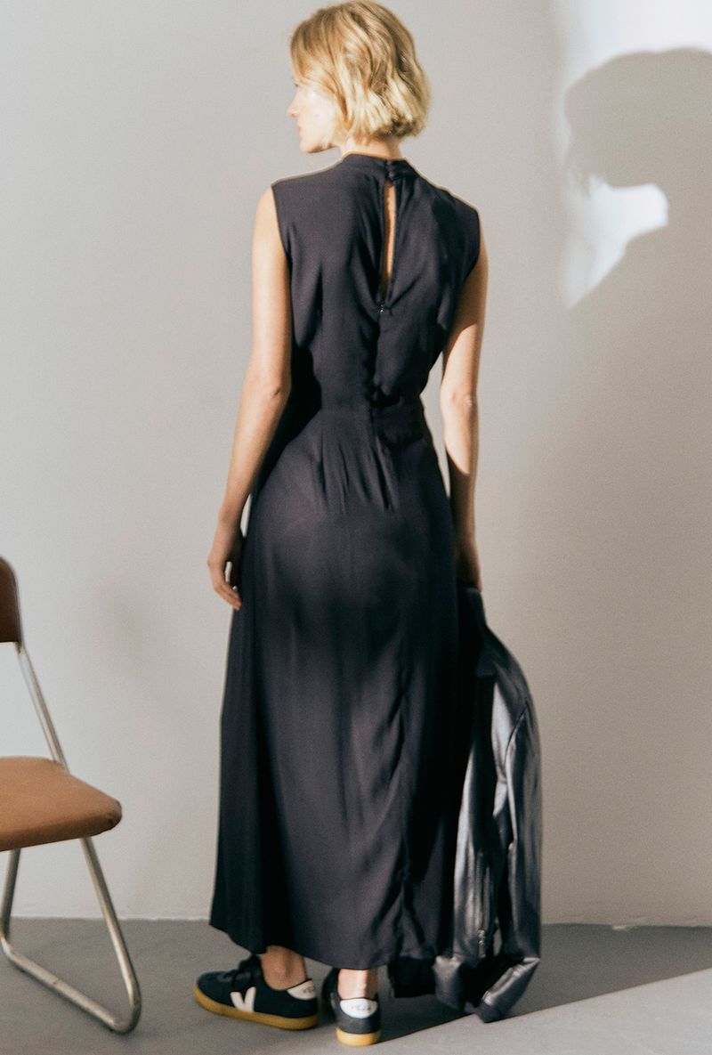 vestido-vesuvio---preto---costas