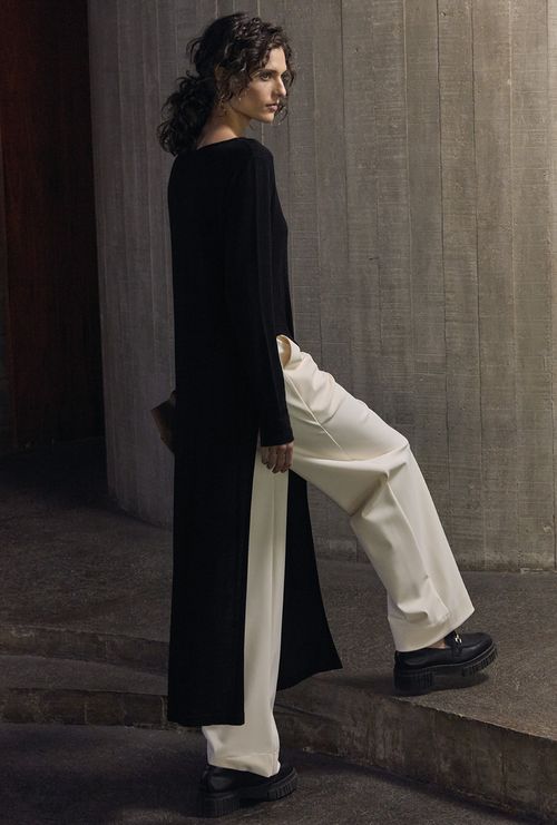 Blusa Longa com Fenda Lateral em Tricot Cornwall Preta