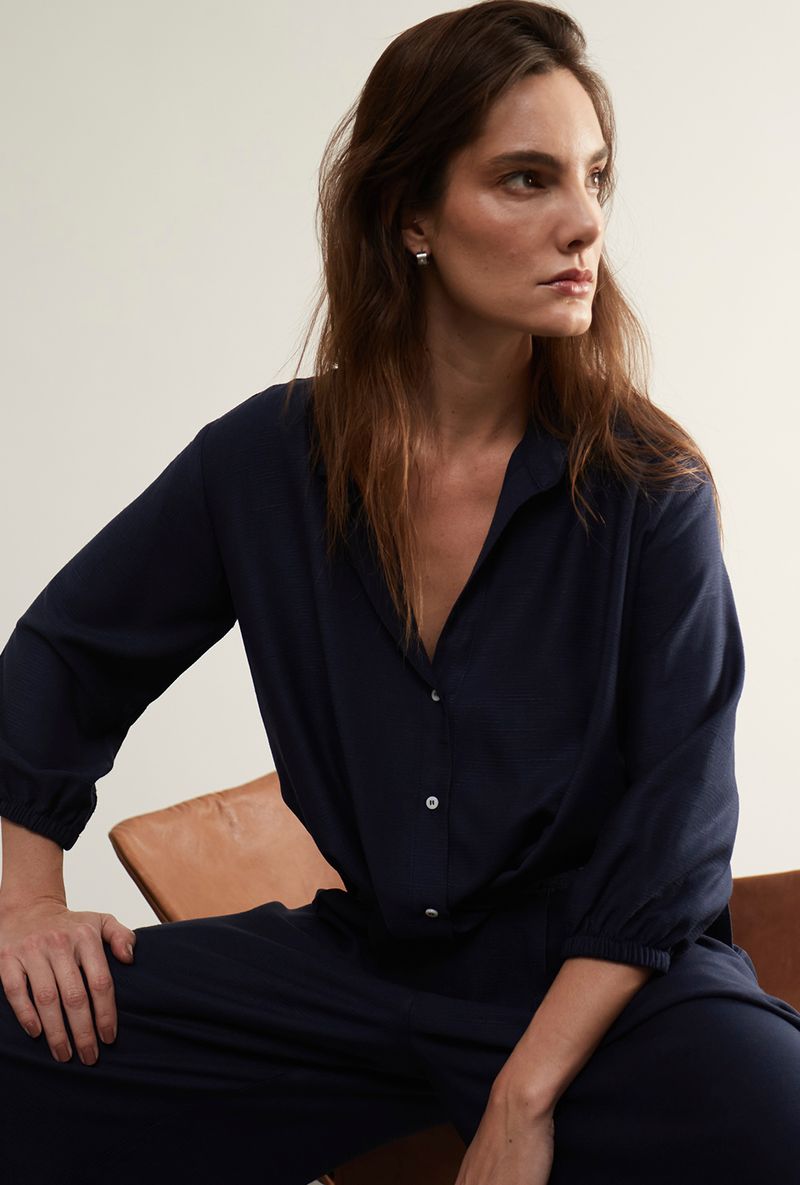 Camisa-Anatori---marinho--zoom-sentada