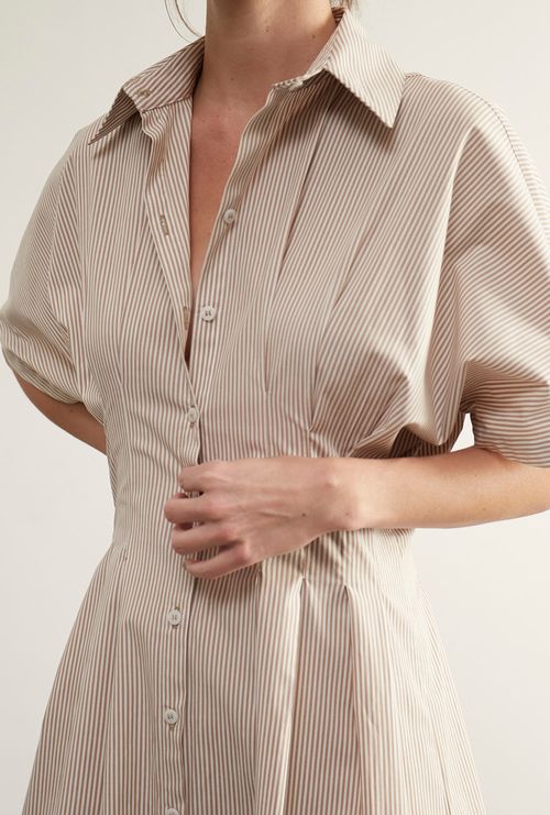 Chemise Longa com Prega na Cintura Cian Listra Caramelo