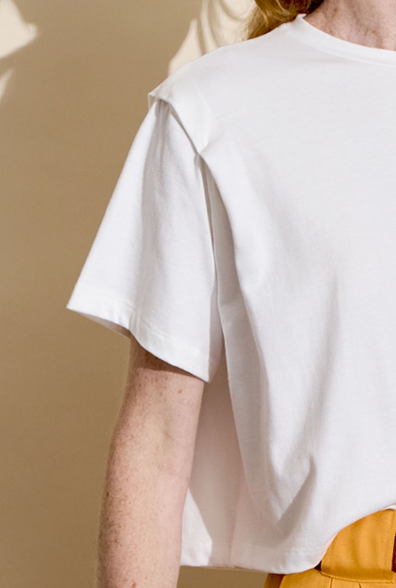 blusa-crimeia-branca-detalhe
