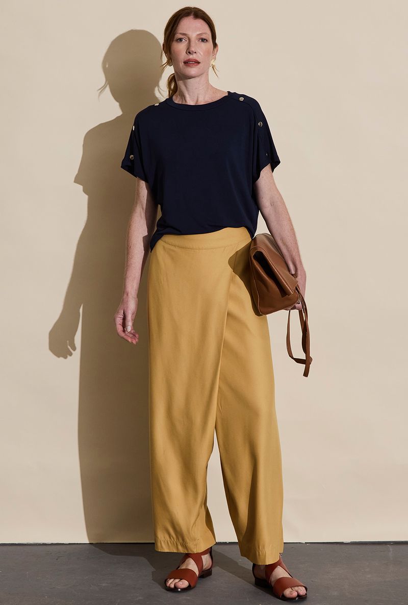 T-shirt-Calli---marinho---look