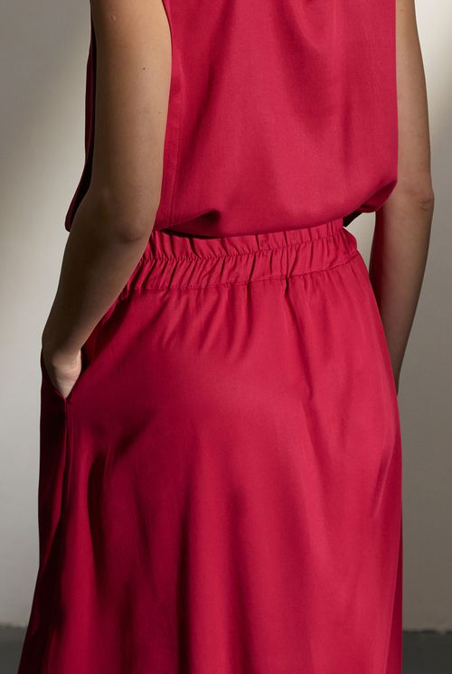 Saia Midi Chelba Lyocell com Fendas Laterais Vermelha