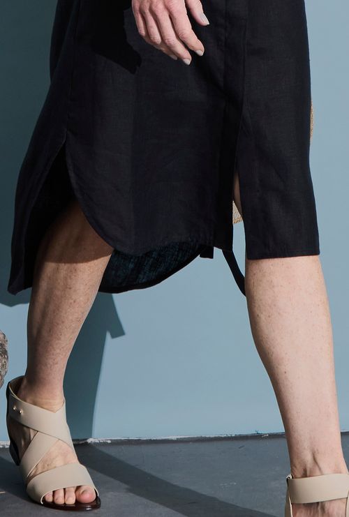 Chemise Anadia 100% Linho com Fendas Laterais Preta