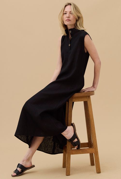Vestido reto gola padre dominica preto
