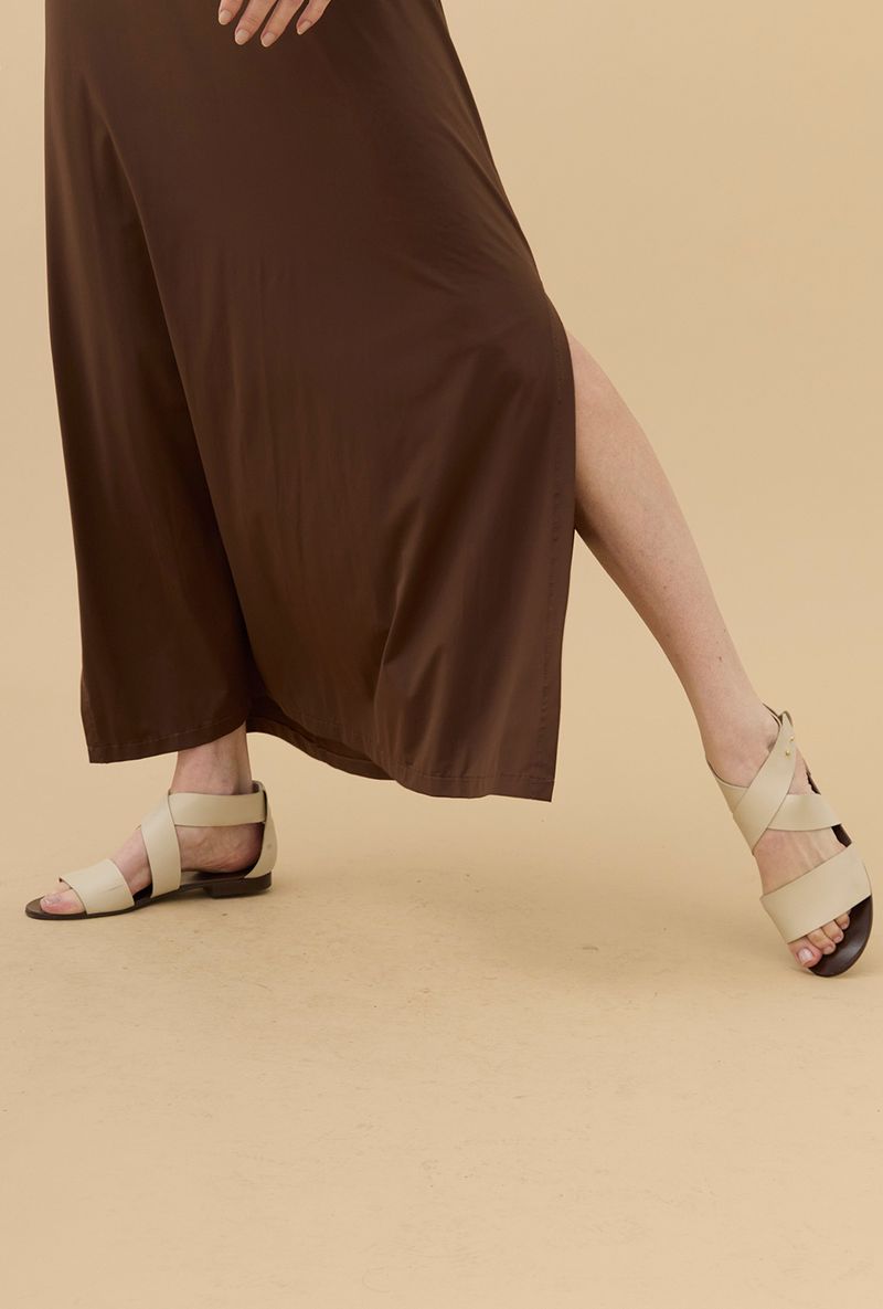 Vestido-Dalla---marrom---fenda.jpg