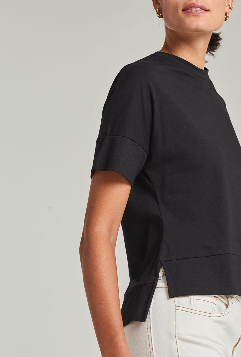 T-shirt-Elmali-Algodao-Ampla-Preto-2