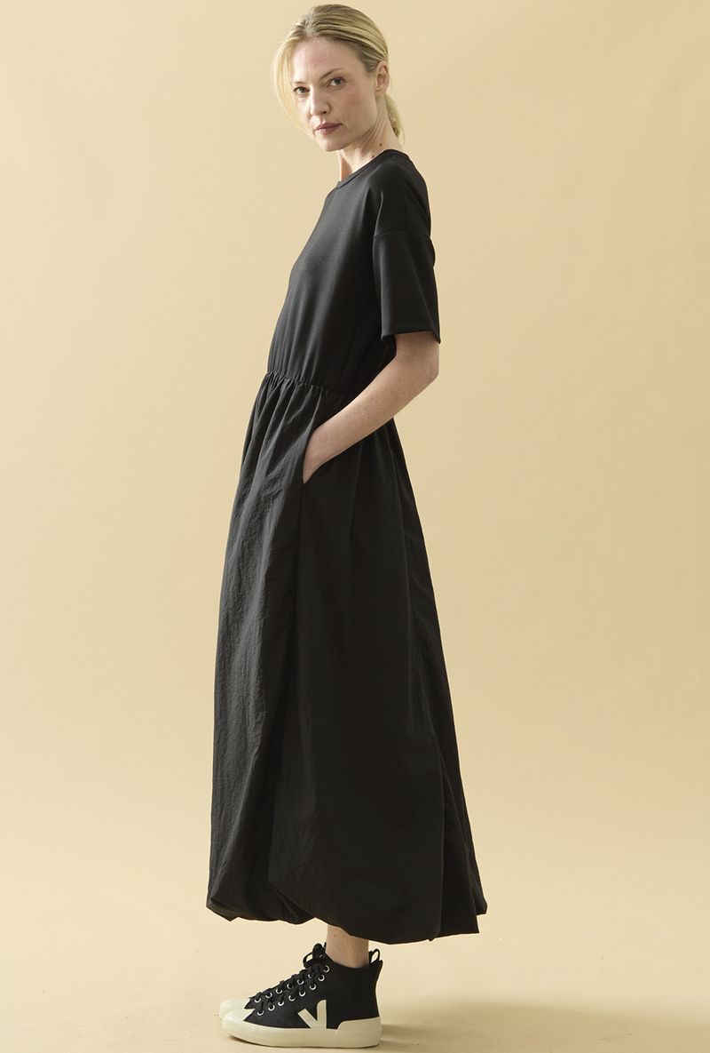 Vestido-Ellis---preto---lateral.jpg