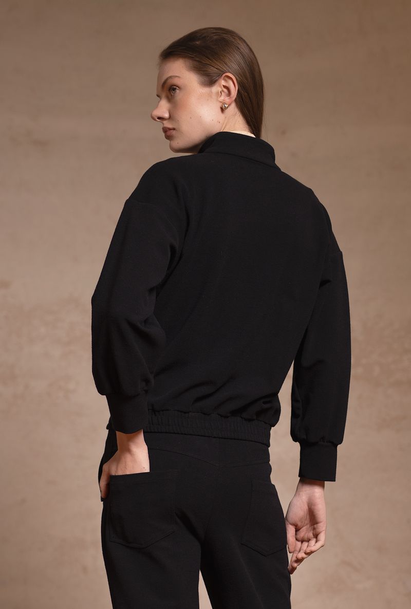Preta-Blusa-Estelas-04.jpg