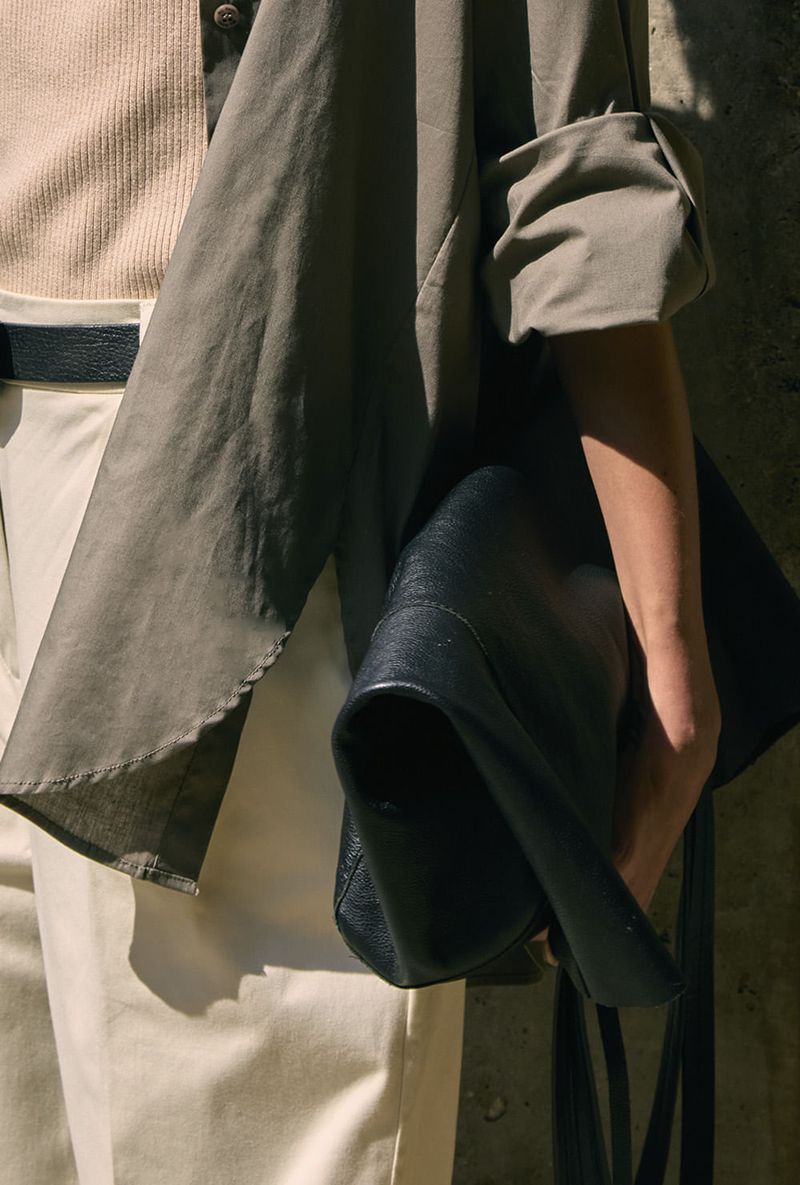 Camisa-Dinant---Fume---detalhe-lateral