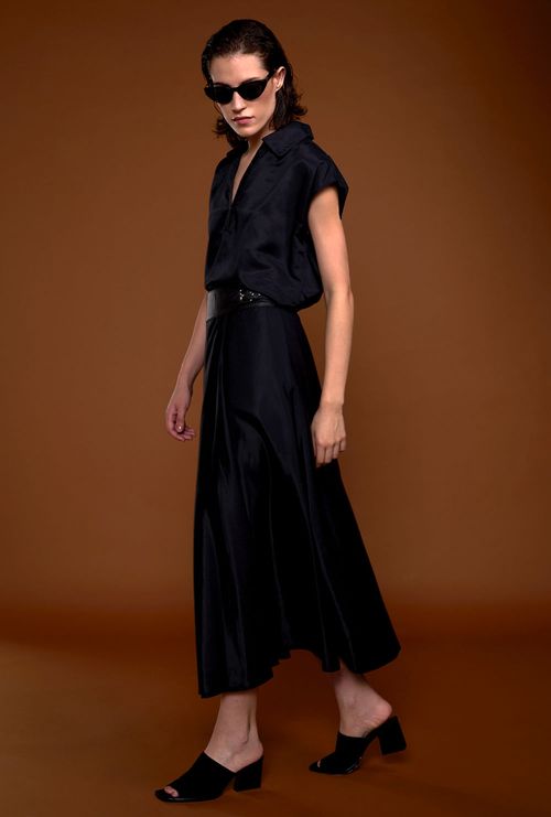 Saia Eriska Cós em Couro Preto