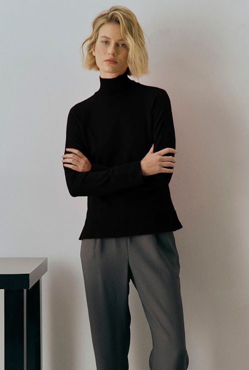 Blusa em Tricot Matera Gola Alta Preto