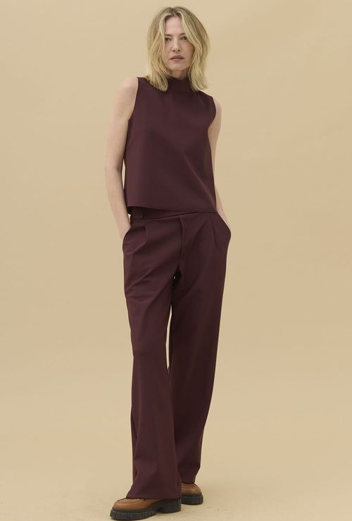 Calça Alfaiataria Reta Cascade Vinho Tinto