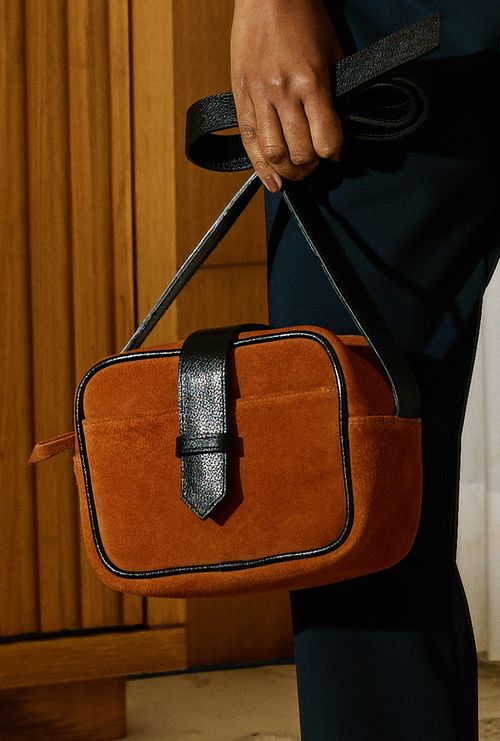 Bolsa John em Couro Rum com Preto