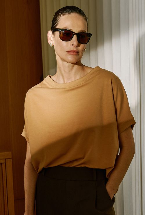 Blusa Meros Gola Canoa Bege