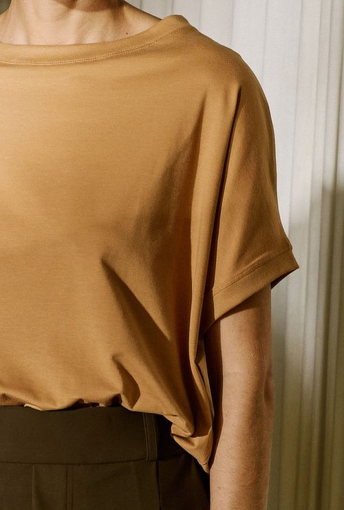 Blusa Meros Gola Canoa Bege