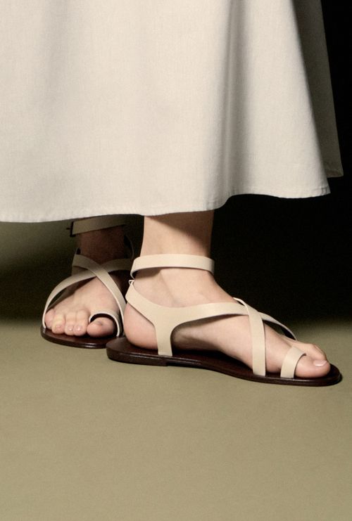 Sandália Glarus Flat Tiras Cruzadas em Couro Baunilha