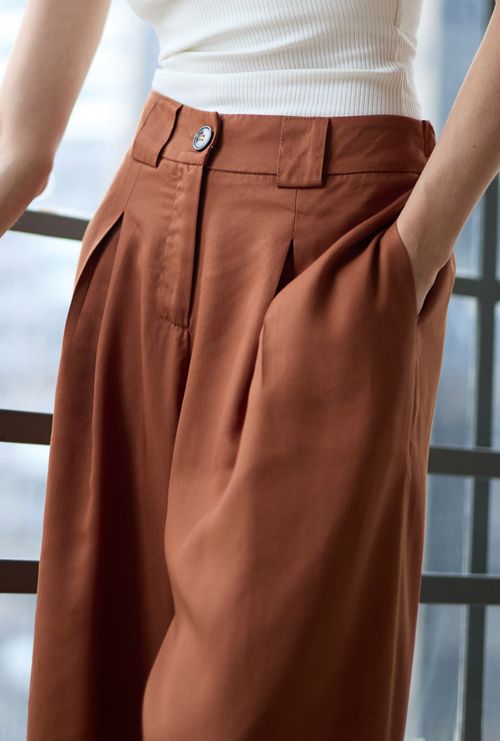 Calça Camager Lyocell Pantalona Com Pregas Marrom