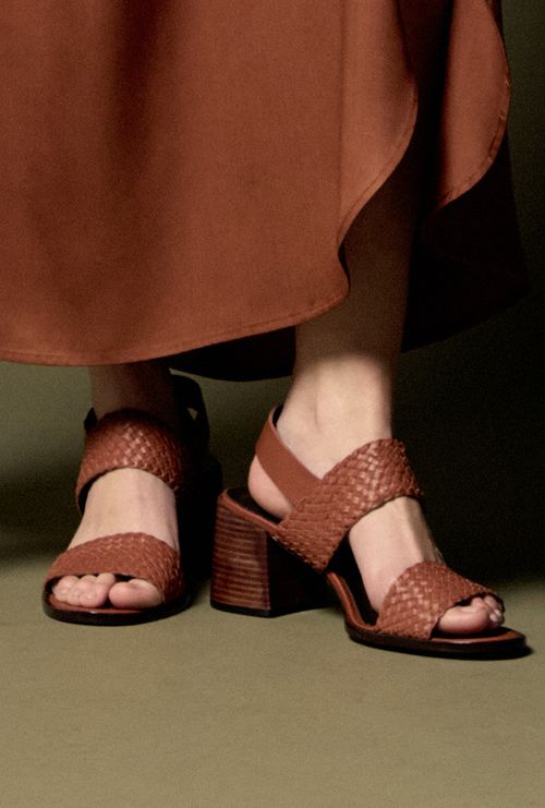 Sandalia Graz em Couro Salto Bloco Scotch