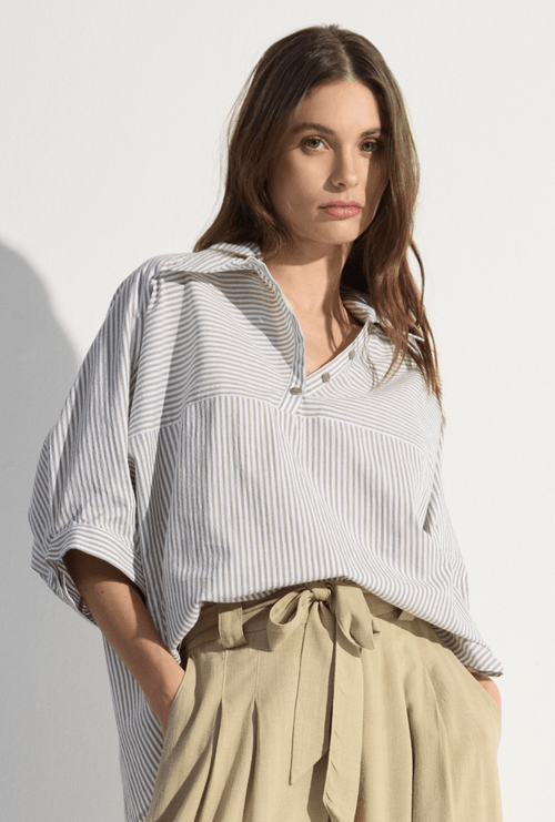 Blusa Hoste Oversized Com Detalhe Diagonal Listra Verde