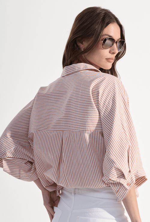 Blusa Hoste Oversized Com Detalhe Diagonal Listra Caramelo