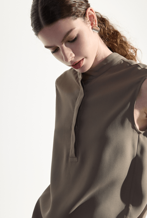 Blusa Gotland em Crepe Patou Gola Padre Oliva