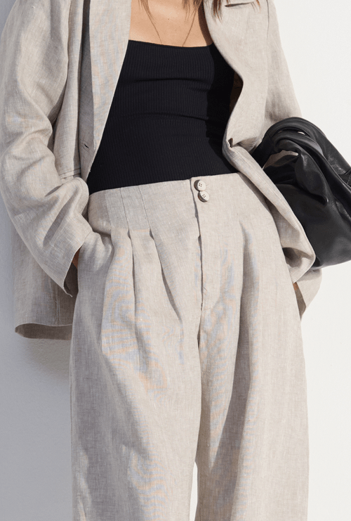 Calça Jaina Pantalona em Linho com Pregas Bege Sisal