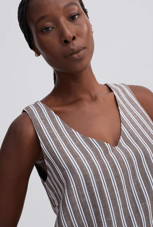 Regata Lolland Decote V Listrada Listra Marrom