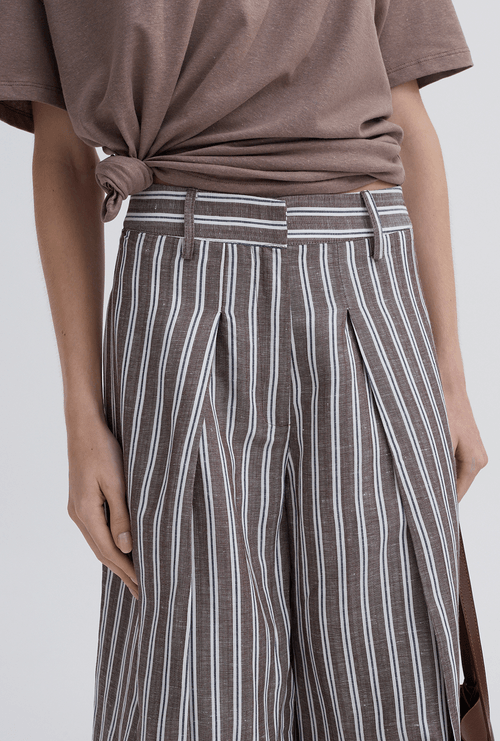 Calça Lys Pregas Frontais Listra Marrom