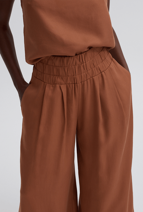 Calça Kalyves Lyocell Pantalona Marrom