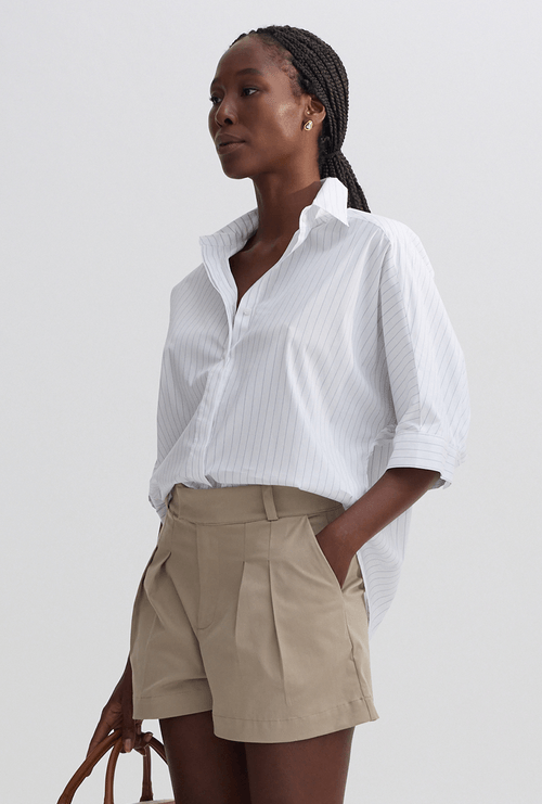 Shorts Landes Com Pregas Frontais Bege Duna