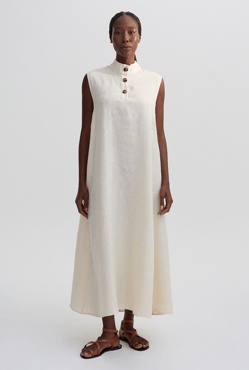 Vestido Reto em Linho Gola Padre Dominica Areia