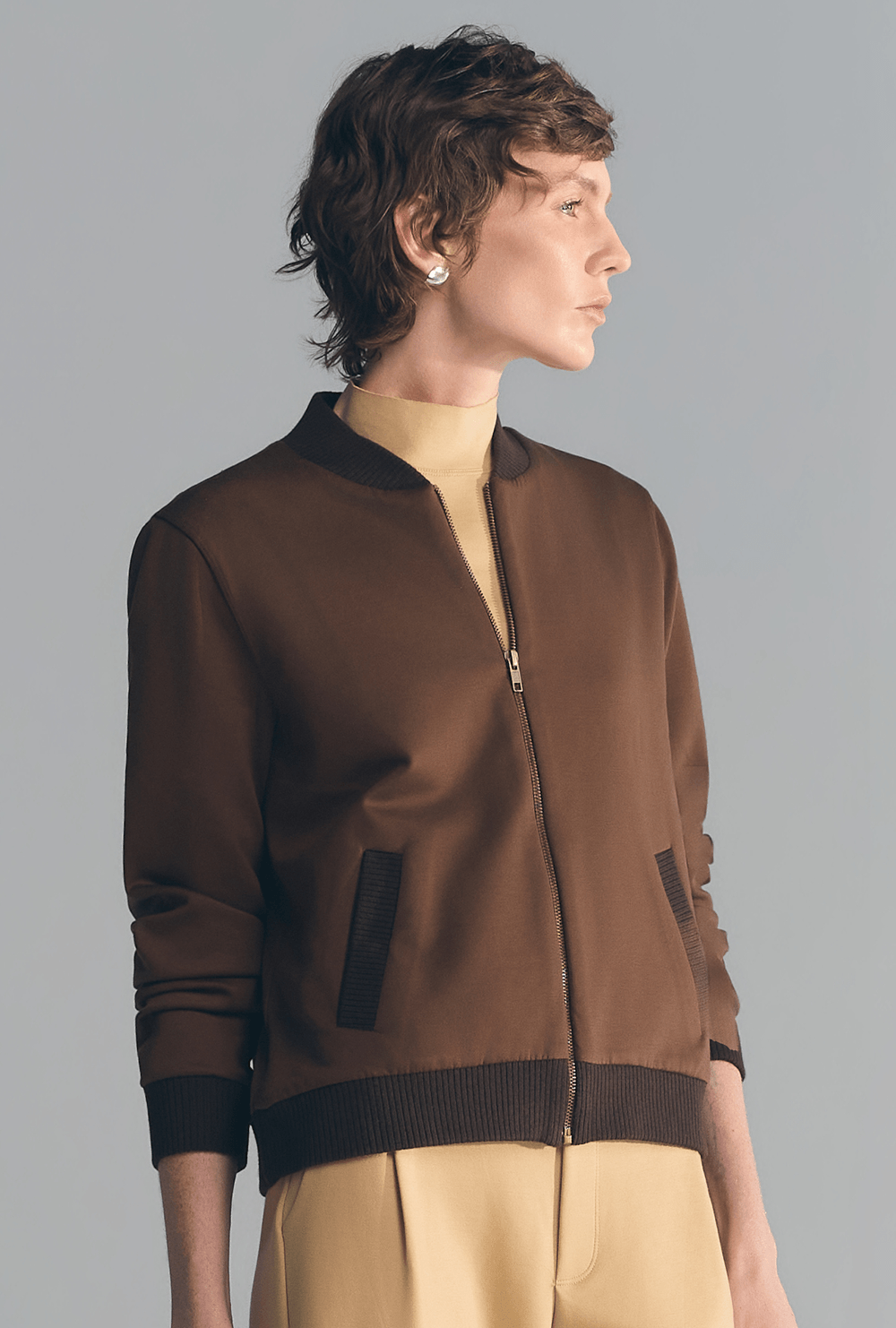 Jaqueta Feminina Bomber com Zíper e Bolsos Frontais - MyBasic